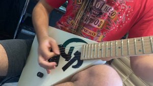Олег Изотов впервые пробует звук новой фирменной гитары GP Guitars