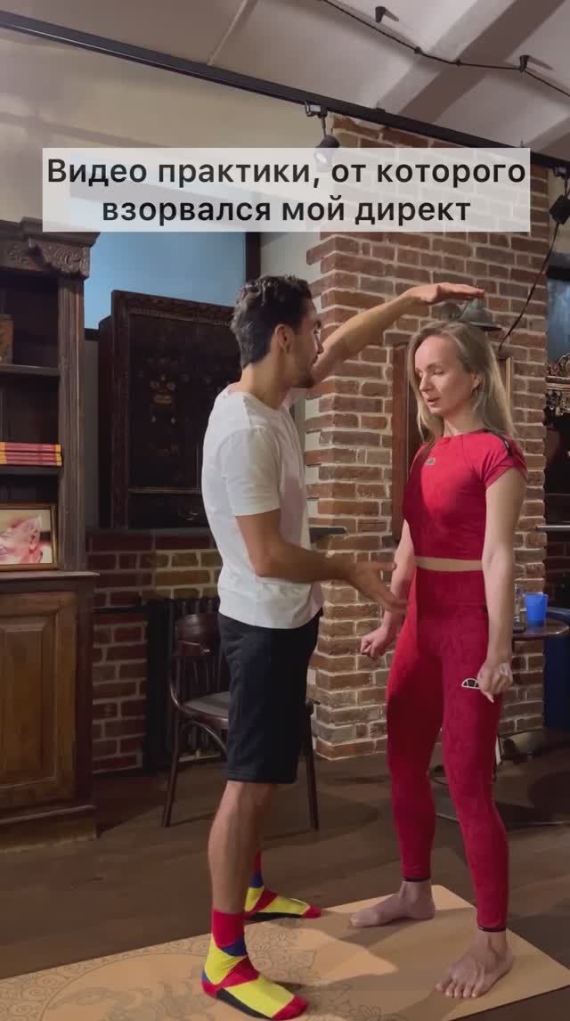 Что с девушкой? Ей плохо?