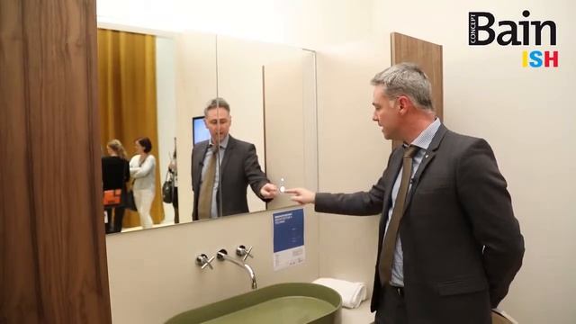 Une salle de bains parfaitement éclairée avec la nouvelle armoire de toilette rc40 de Burgbad