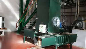 Пресс для упаковки опилок, соломы, стружки, волокна в мешки
