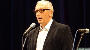 Романс Рощина ("Почему ж ты мне не встретилась") из фильма "Разные судьбы". Поет Андрей Бурцев