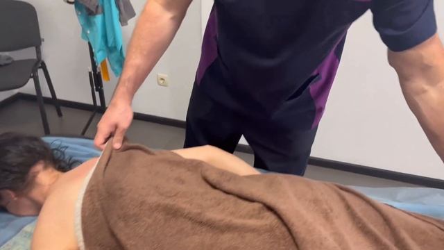 Мануальный терапевт. Киев. Ротация позвоночников в грудном отделе позвоночника. Хрусты.