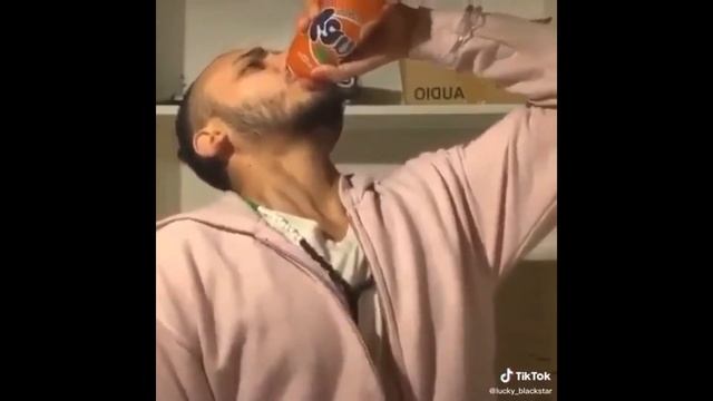 I'm gonna drink this in 15 secs (Earrape) смотреть онлайн