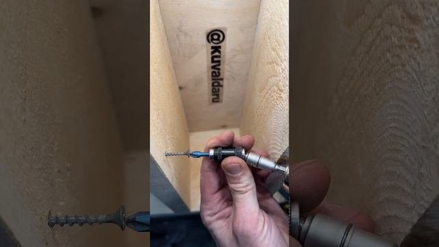 Адаптер для труднодоступных мест от компании Dewalt