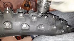 Шиповка моторезины шуруповертом. Шипы Sitek