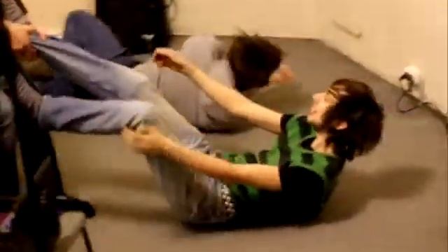 ONE PLEASANT MOMENT - студийные будни смотреть онлайн