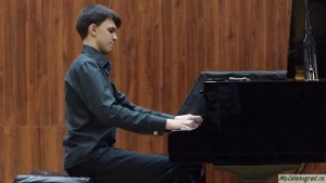 Франц Шуберт. Экспромт ля-бемоль мажор.Op.90, №4. Исполняет Артем Ослин