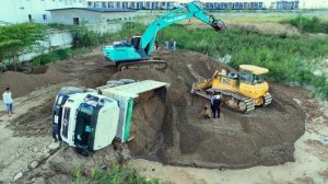 Строительство, упал самосвал, экскаваторощик эксперт по подъёму