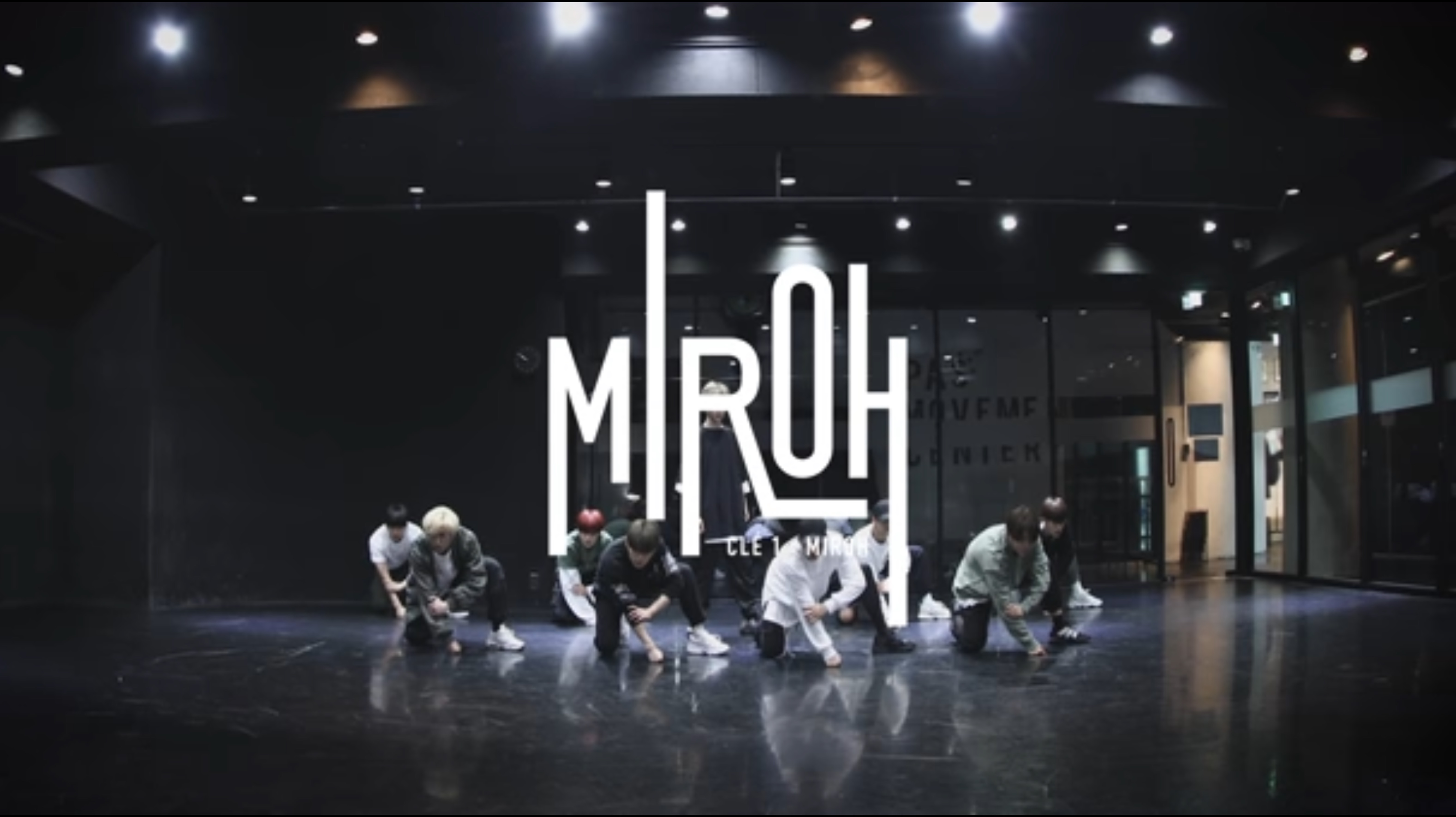 Stray kids - MIROH dance practice mirrored