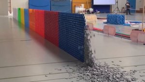Рекорды Гинеса  Самая большая стена 30 метров.Цепная реакция