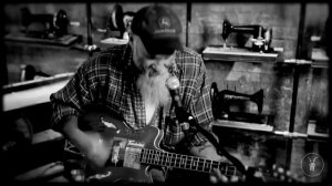 Seasick Steve  Back In The Dog House  -