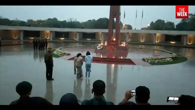 Family pays tribute to soldier killed in action in Kashmir at the National War Memorial смотреть онлайн