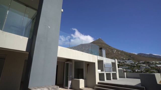 Urban Retreat Contemporary Townhouse Living at the Beach смотреть онлайн