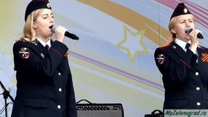Лейтенант полиции Юлия Леоненкова и старший сержант МЧС Мария Солодчук. "Победная песня"