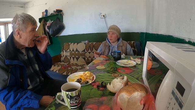 ЖИВУ ОДНА В ДЕРЕВНЕ/ ПРИВЕЗЛА СТОЛБИКИ/ ЖИЗНЬ В ДЕРЕВНЕ смотреть онлайн