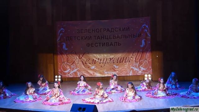"Цыганочка". Исполняет группа студии танца "Виктория".