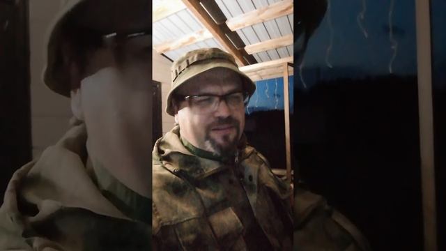 Вечером в пятницу я на даче, ляпота. Тут соловьи, лягушки и комары.