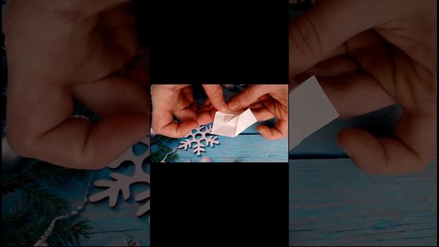 Снежинка из бумаги  Новогодние поделки оригами