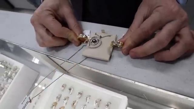 Я Даю Свою Кредитку Случайным Людям смотреть онлайн