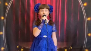 Песня "Голубой вагон" София Новицкая