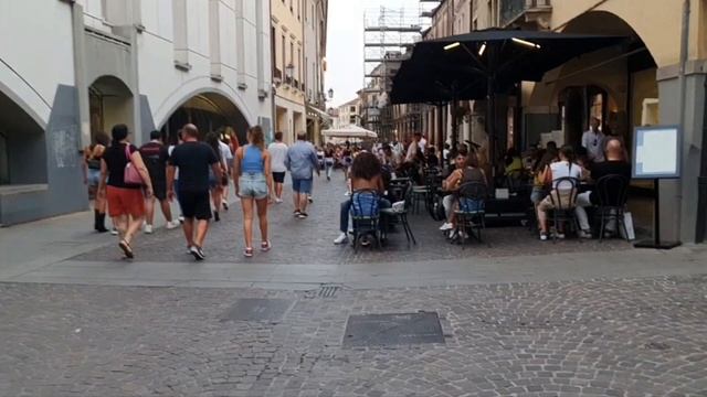 Италия Жасмин Падуя стритстайл летний вечерний ,как одеваются итальянцы смотреть онлайн