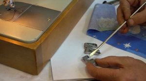 Обмётка края ткани импортной лапкой на Чайке