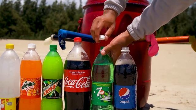 ЭКСПЕРИМЕНТ - Извержение большой желтой пены изт Coca-Cola, Mirinda, Pepsi, Fanta, Sprite против Men