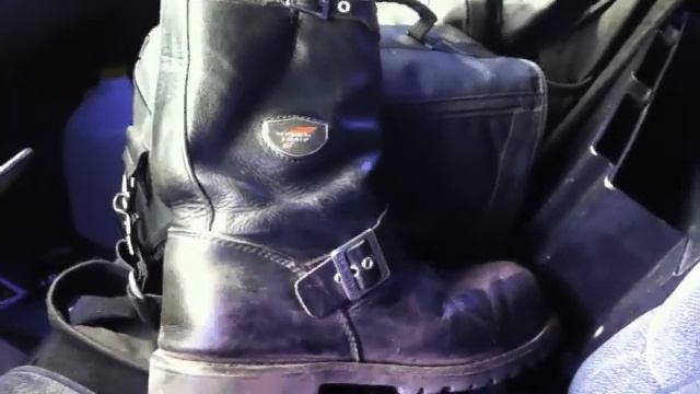 Brown Beret Boots смотреть онлайн