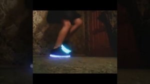 Я shuffle в светящихся кроссовках