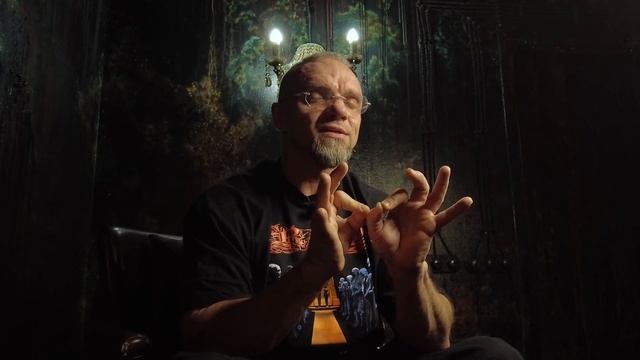 ЧТО ЖЕ ПОКАЗЫВАЕТ МУХОМОР
