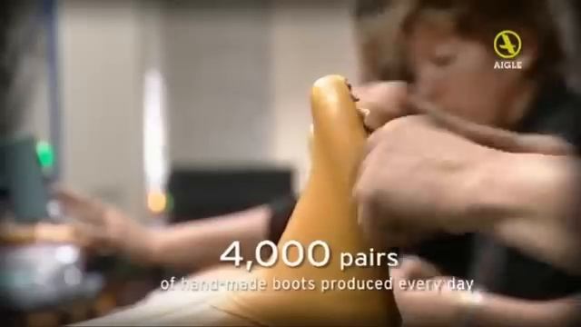 See the handcrafted manufacture of Aigle natural rubber boots смотреть онлайн