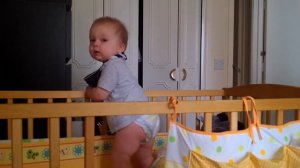 Дима тырит мамины трусы и надевает их на голову