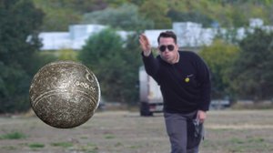 Есть такая игра - ПЕТАНК.