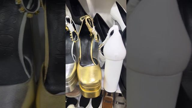 Конец лета! КРАСИВАЯ ОБУВЬ на платформе, туфли Versace розовые, черные, белые, золото, серебро! смотреть онлайн