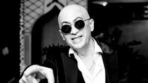 Азербайджанская песня "Когда ты улыбаешься" , исполняет певец Азад с певицей Арзуханым