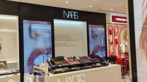 Цифровые решения для корнера NARS в ЦУМе