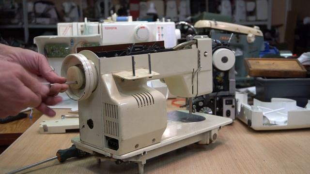 Экзотическое решение механики швейной машины смотреть онлайн