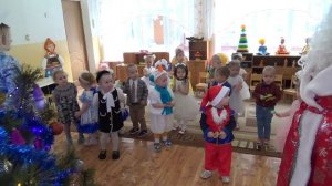 "Танец с погремушками" исполняют дети 1 группы раннего возраста №1