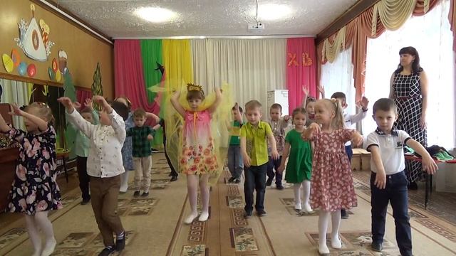 Танец "Весна-красна идет!", средняя группа №11 смотреть онлайн