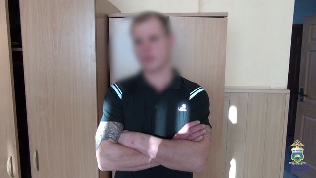 Полиция Тюмени задержала мужчину, разбившего окно пункта выдачи заказов и похитившего товары