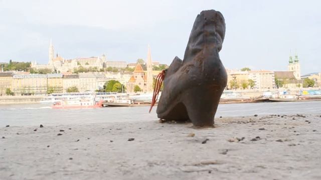 Туфли на набережной Дуная смотреть онлайн