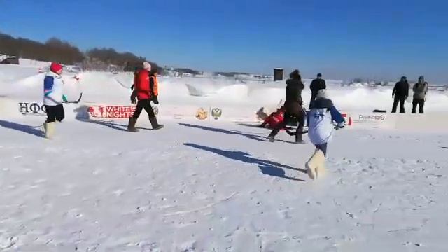 Юные хоккеистки в валенках Женский хоккей эмоциональнее мужского, а когда игрокам всего по 12 14 ле