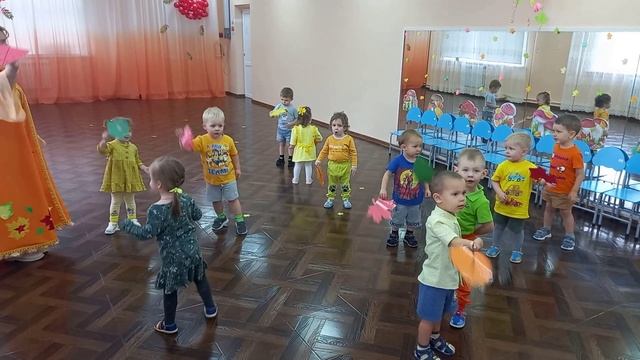 Осенний праздник в 1 младшей группе смотреть онлайн