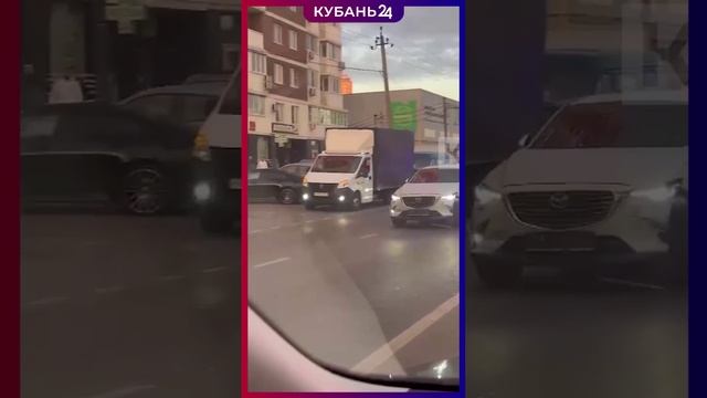 Растолкал машины полицейских и пустился в бега «японец» в Краснодаре