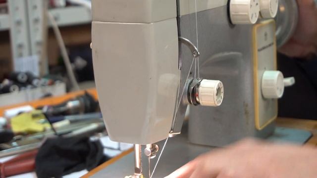 Почему швейная машина гудит? смотреть онлайн