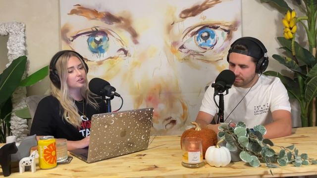 'My Family Has A "Crazy Beauty Queen Stalker"' -- Reddit Story смотреть онлайн