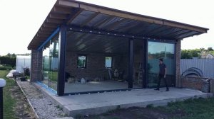 Остекление барбекю раздвижными окнами