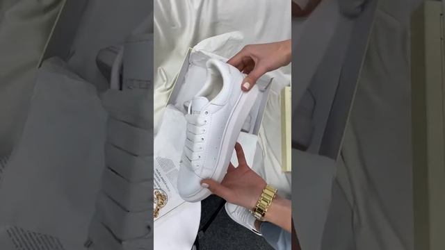 Alexander McQueen White 💟 смотреть онлайн