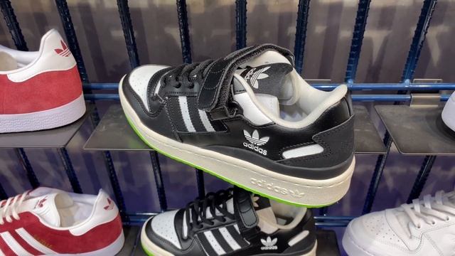 Adidas Forum Low (Core Black/Core Black/Off White) - Style Code: HQ4425 смотреть онлайн