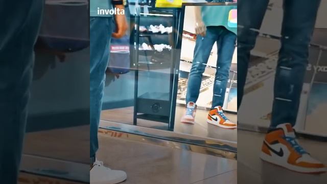 Виртуальные кроссовки. Gucci смотреть онлайн